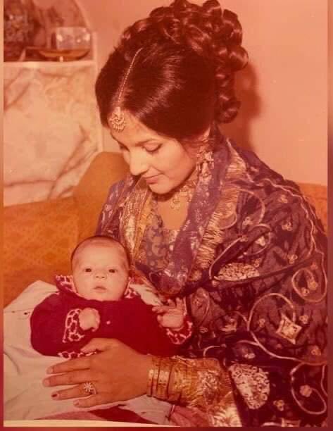 MaryamNSharif's tweet photo. Life doesn’t come with a manual, it comes with a mother. My mother gave me everything but never asked for anything in return. She is no more with me in her physical form, but is a constant as breathing. https://t.co/MWM5tTE8Ah
