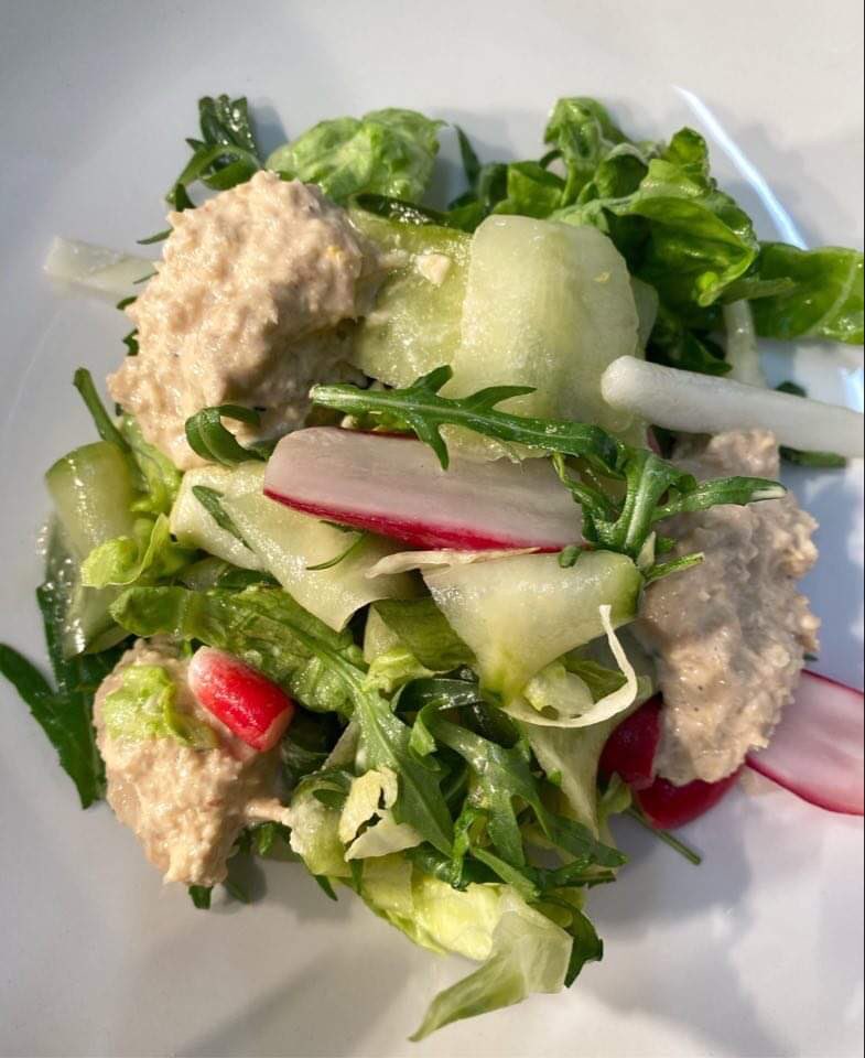 DoublelocksPub's tweet photo. Brighten up your week with this colourful fresh crab salad! 🦀🥗 with radish, chicory and pickled cucumber! Don’t forget to download the Young’s On Tap app prior to your visit!📲✅ #youngsontap #youngspub #freshfood #outsidespace #freshcrab #springsalad https://t.co/AkRCgZ0mnv
