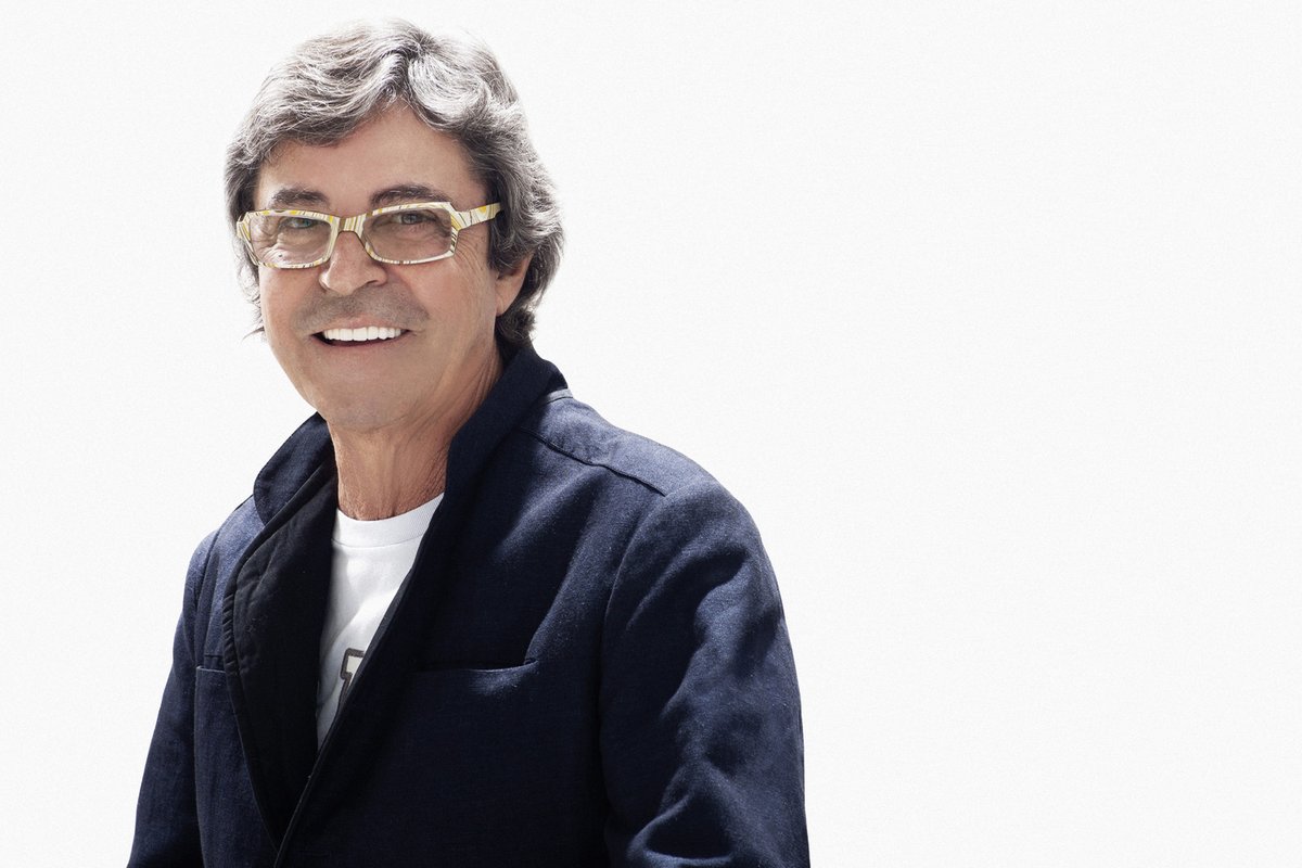 🖤Hoy nos hemos despertado un poco más huérfanos.

DEP Raffel Pages. 

Ediciones Planetlook muestra su consternación por esta desgraciada noticia repentina y se une al dolor de la familia, amigos y al del todo el mundo de la peluquería y belleza por tan lamentable pérdida.