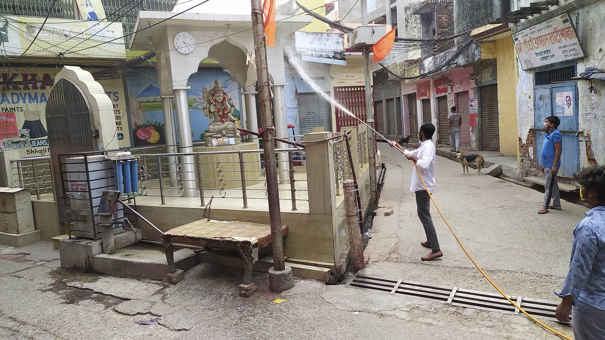 ABVPBijnorZila's tweet photo. सेवा परमो धर्म:

बढ़ते कोरोना संक्रमण को देखते हुए और उसके फैलने के रोकथाम के लिए अखिल भारतीय विद्यार्थी परिषद् बिजनौर जिले की स्योहारा इकाई के कार्यकर्ताओं द्वारा नगर के सार्वजनिक स्थानों पर सैनिटाइजर का छिड़काव किया गया।

#ABVPForSociety 
@ABVPVoice https://t.co/3x8AZNC3F2
