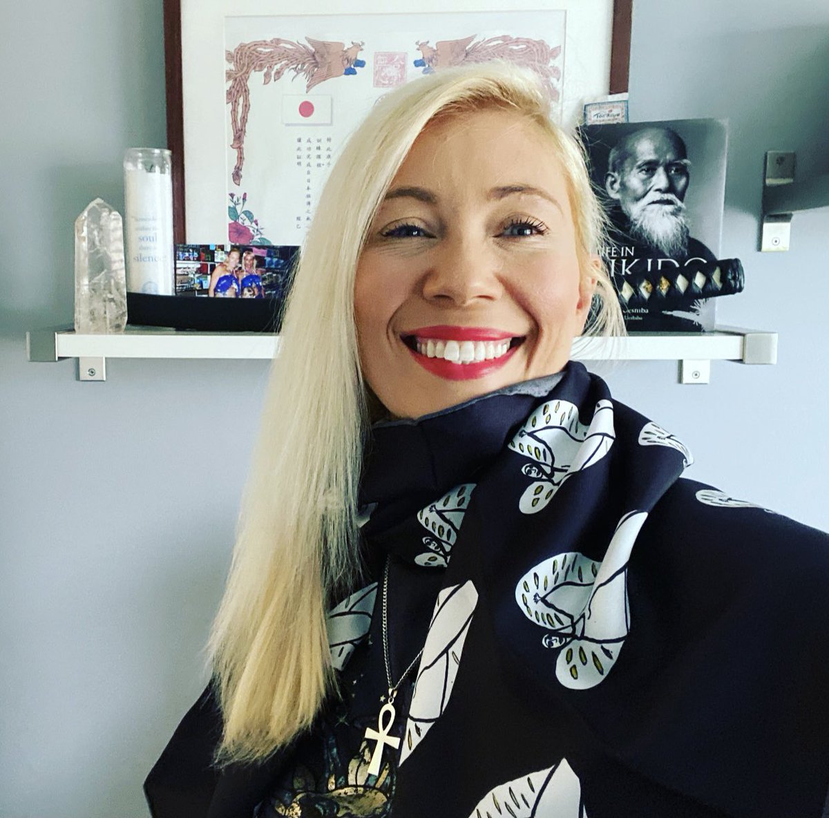 ClaireStone444's tweet photo. Absolutely loving my Archangel Metatron scarf 😇

This will protect my Throat Chakra and help me to speak words of wisdom.

Get yours from @Victoriamary 

Angel apparel 😇 https://t.co/ya13Zb1YE3