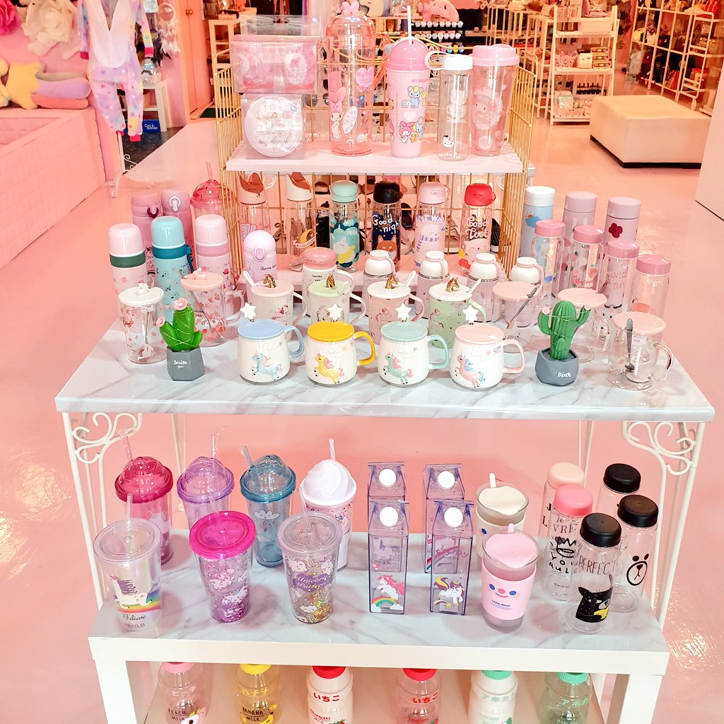 thetwinklesky's tweet photo. Hi korang we are new on twitter . Sapa sini orang SHAH ALAM 🙋‍♀️ . Jom datang shopping kedai kami di space U8 .Sedih pkp ni butik sunyi je. Dari bulan 8 , 2020 kami beroperasi disini sebelum ni outlet kami di bukit jelutong selama 4 tahun . Tolong RT untuk rezeki kami https://t.co/7M4PODQYaM