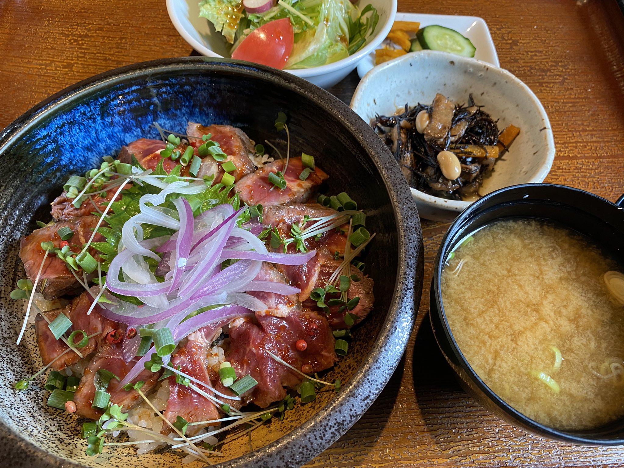 えんな お昼どんぐりさんへ伺いました またまたローストビーフ丼頂きました ご馳走様でした 和房どんぐり ローストビーフ丼 群馬ランチ 太田ランチ T Co Lv0mgk3mbp Twitter