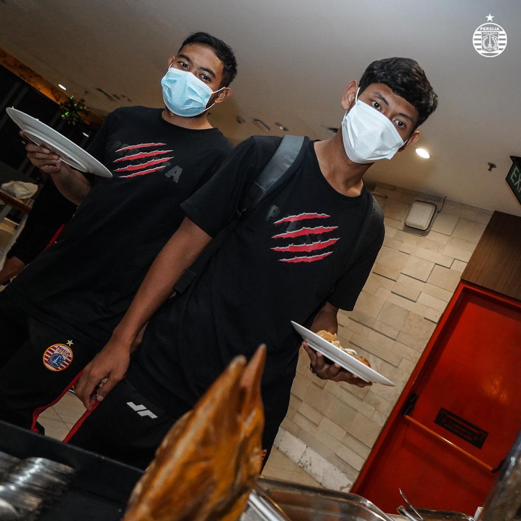 Memasuki waktu bingung pilih yang mana untuk santap berbuka 🤔

Selamat berbuka puasa, Jak 👆

#BelieveIn12 #PersijaJakarta