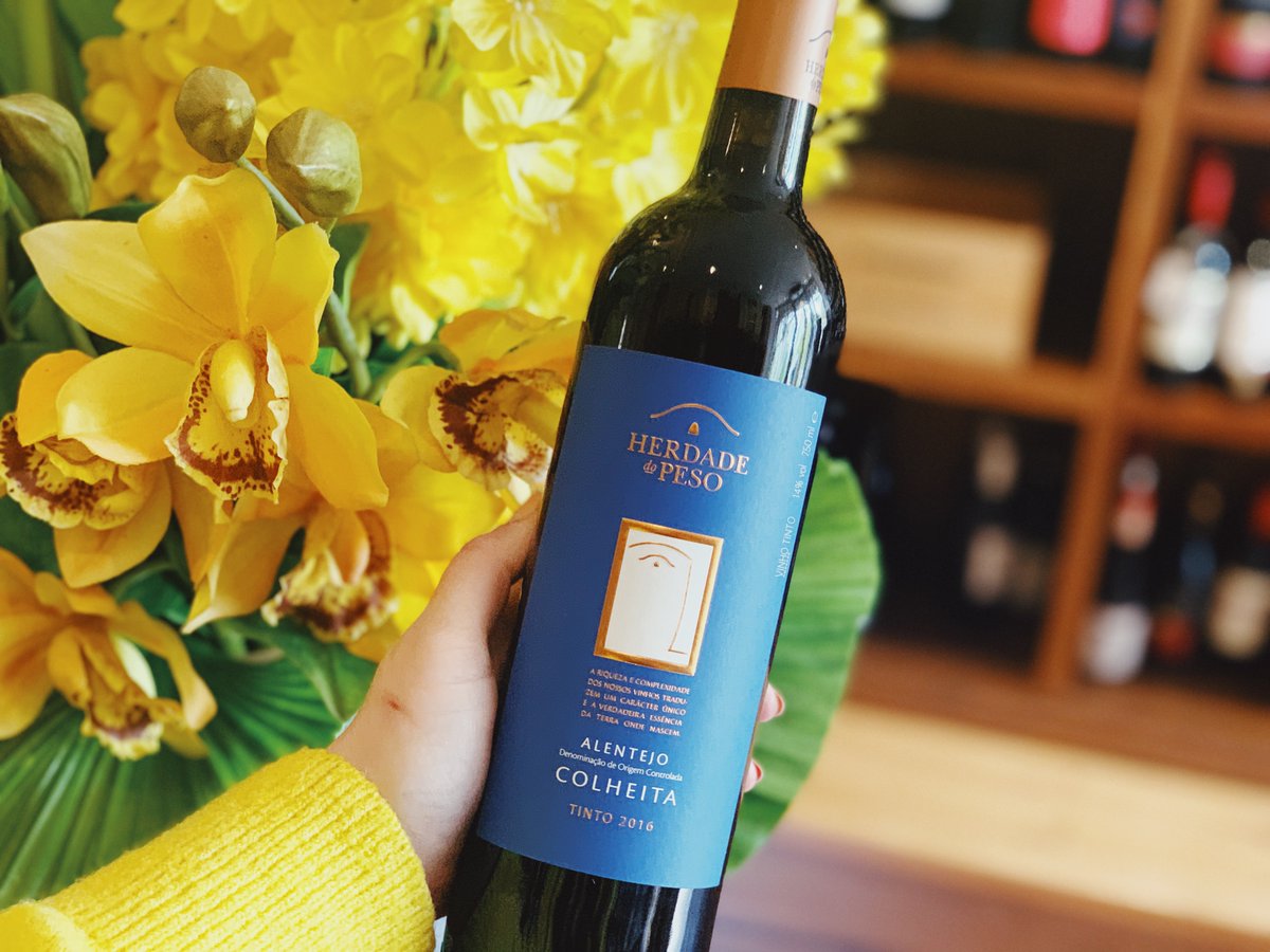 ChampionWines's tweet photo. ✨ NEW IN✨

🍷 Herdade de Peso Colheita, Alentejo, Portugal - A beaut blend of Syrah, Alicante Bouschet &amp; Touriga Nacional that's brimming with forest fruits, herbs and a touch of spice from oak ageing. The palate is rich, full-bodied and smooth with tannins 😍 https://t.co/CEeMh0WMQb