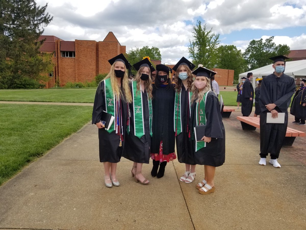 winnie_phred's tweet photo. #MuskingumE #LongMagentaLine #MU_RunJumpThrow #MuskingumMusic https://t.co/6bm0gTZ2Q0