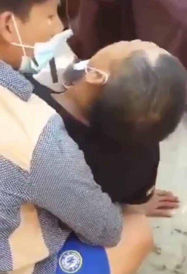 Junta terrorists abducted 2 protesters in Myinmu. At noon, 1 person was shot in the waist and at least 3 people were seriously injured when they opened fire with live ammunition. They also reportedly seized ambulances.
#WhatsHappeningInMyanmar #May9Coup
