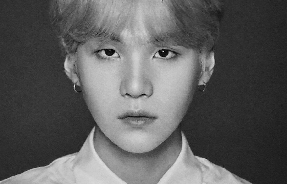 and now this pics. no comment. just min yoongi. i called it "the main characterof psychological drama".I vote 'BTS'  #Dynamite for ( Son Sung Deuk ) for  #FaveChoreography at  #iHeartAwards