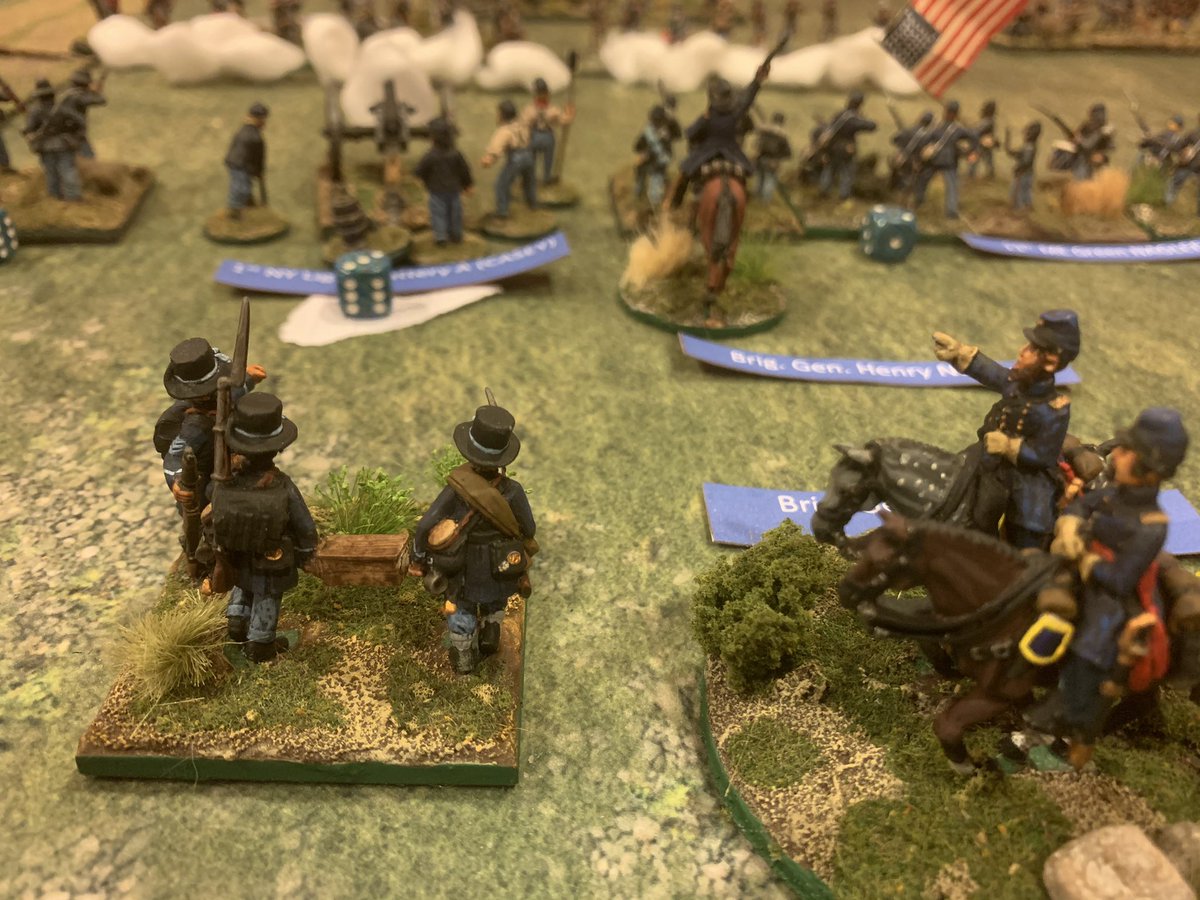 Critical moment: 1st NY Arty Low on Ammo with Garland’s rebs closing hard. General Casey uses both his a staff officers to bring up more ammo for the Empire State gunners.  #SevenPines  #ACW