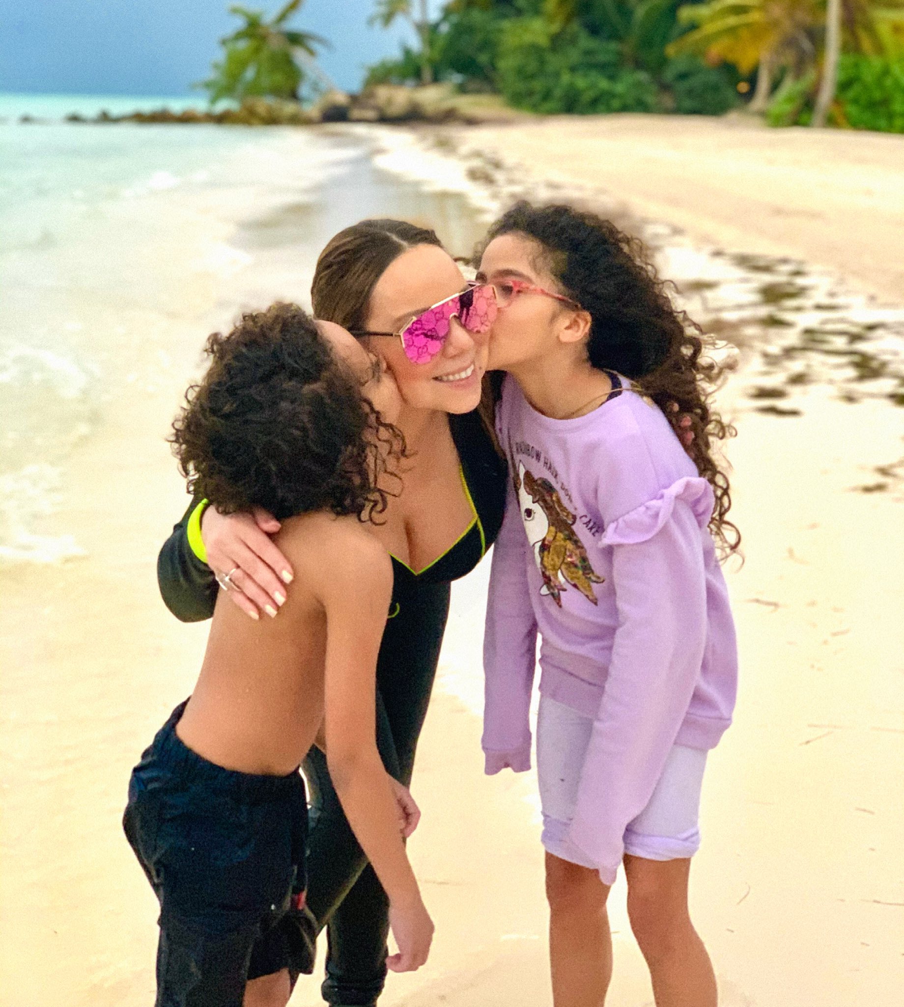 Mariah Carey on Twitter: "All things are possible... Happy Mother's Day!!!  ❤️🦋 https://t.co/qhe33PsFrr" / Twitter