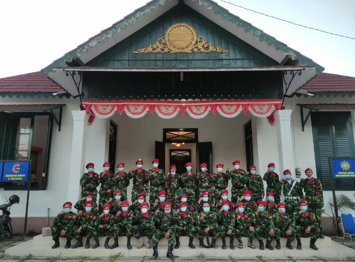 KOKAM Minggir berfoto seusai apel siaga KOKAM Cabang Minggir.
...
Hadir sebagai inspektur upacara Sekretaris Nasional <a href="/KokamIndonesia/">Kokam Indonesia</a> Iwan Setiawan.
...
#MinggirMenginspirasi

<a href="/muhammadiyah/">Muhammadiyah</a> 
<a href="/pcpm_minggir/">pcpm_minggir</a>