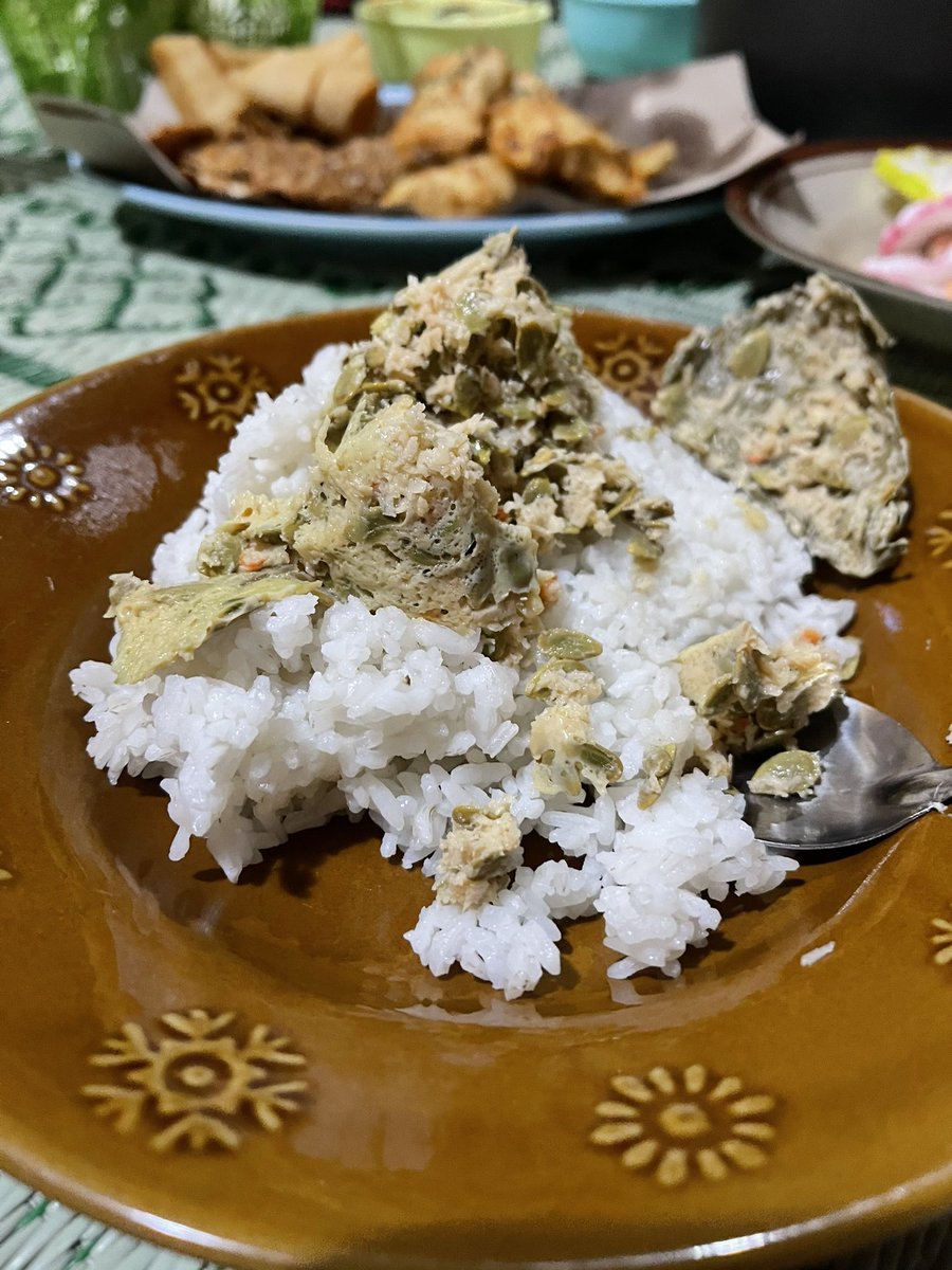 shitlicious's tweet photo. Bothok mlanding, menu yang lebih menarik bagiku dibanding menu2 internasional. https://t.co/dxo4v73EMb