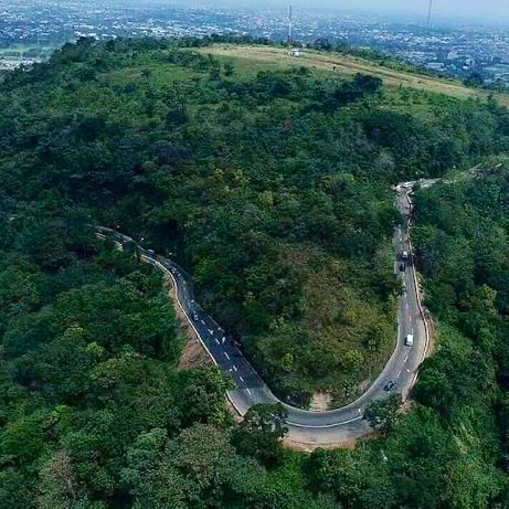 Enuguparrot_'s tweet photo. Beautiful adventure road Milliken Hill in Ngwo, Enugu State, Nigeria. 🇳🇬 https://t.co/uyWoxjPVt2
