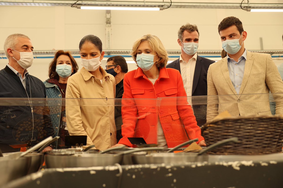 avecValerie's tweet image. 📍 @vpecresse était ce matin sur les marchés de Levallois et Asnières (92) pour présenter ses premières propositions et mobiliser pour le vote des 20 et 27 juin ! #AvecValerie