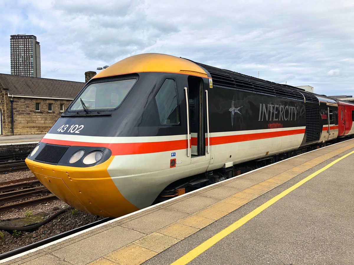 steelcitysnaps's tweet image. So great to see both the InterCity125 Journey Shrinker 43102 and EMR 43274 at Sheffield station this morning before they’re retired by @EastMidRailway later this month and don’t they look beautiful 😍 #YesEMR #GoodByeHST #HST #Train #SheffieldIsSuper #Sheffield