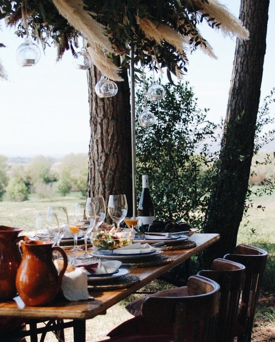VindWine's tweet photo. Catalonia, Spain // Heading to Barcelona later this summer? Then you must discover their local wine. @Masvicens is in #tarragona - join them for one of their 'walk and wine' tours before an alfresco lunch. photo cred: @carmegasull. VIND page here: https://t.co/YYyINdmjfx https://t.co/EdbDvjFM5H