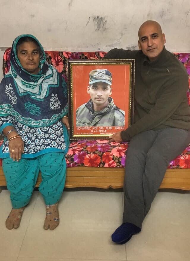 Along with Begum Habiban Bano aunty, whose sonRIFLEMAN ARIF SHAFI ALAM KHAN PATHAN 18 JAKRIFhas immortalized himself fighting pakis at LOC in J&K in July 2019.  #MothersDay2021  #MothersDay  #motherhood  #KnowYourHeroes  #VeerYatra