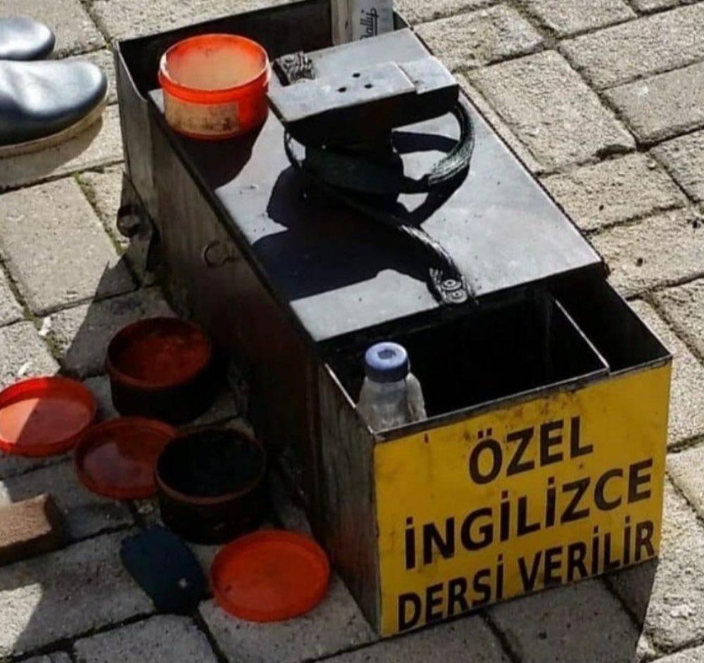 tc__banu's tweet photo. Diplomasızların ülke yönettiği, diplomalıların iş aradığı rezil bir dönemden geçiyoruz.!!!
#BirAkpRezaletiYaz https://t.co/eyiSGoZmoJ