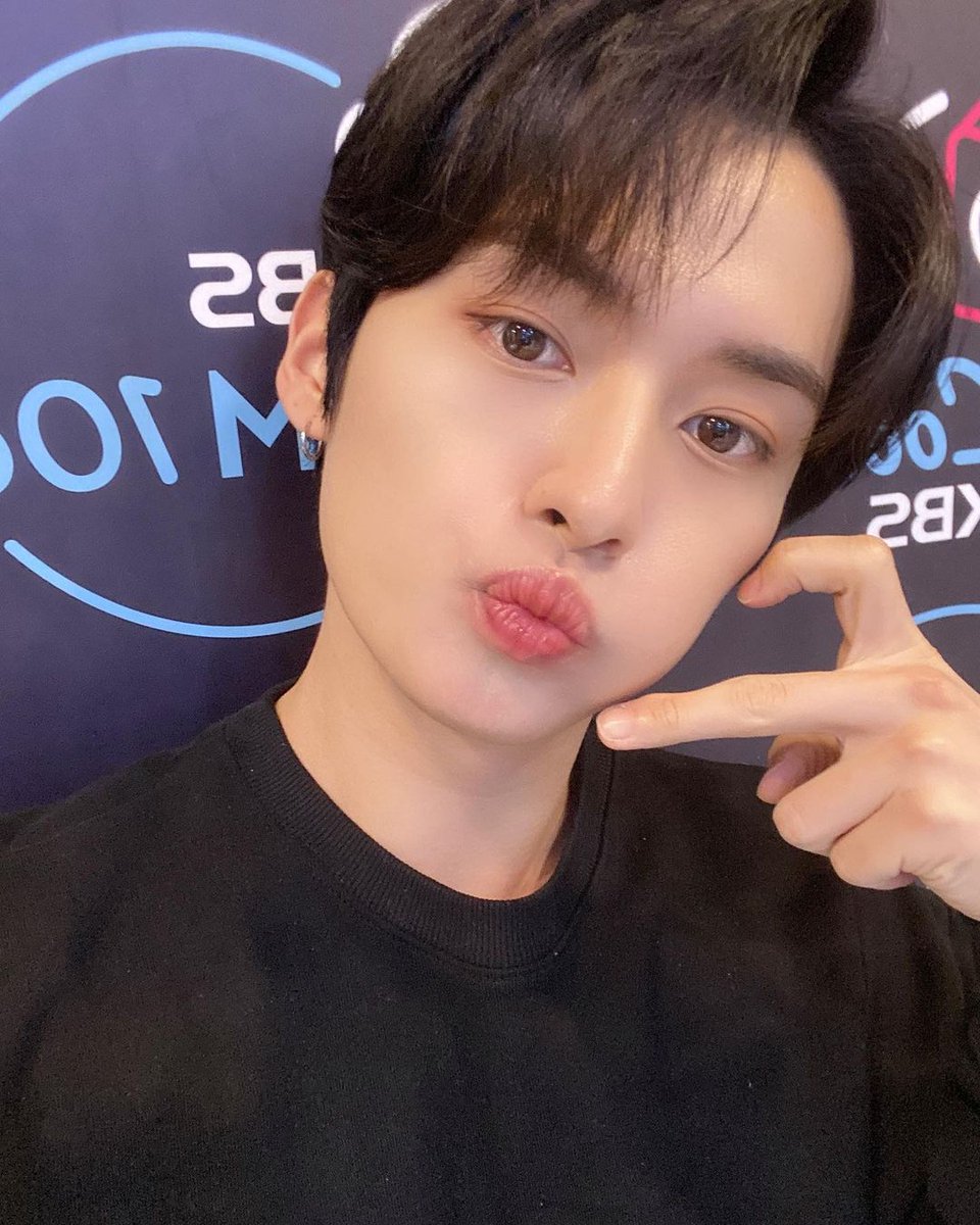 a thread of lee know noot noot because linoot is one of the reasons to live. @Stray_Kids