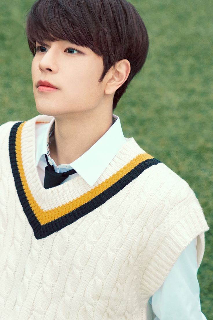 sumasaklaw's tweet photo. 2min filo au (Playful Kiss)

-where Kerk (seungmin)  is in danger of falling behind his batch, and could barely pass SHS because he failed his one subject. He got an idea in his mind, pursuing his long time crush- Kaifer (minho) to teach him. https://t.co/0cHxMTTHLp