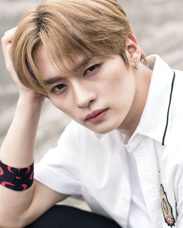 sumasaklaw's tweet photo. 2min filo au (Playful Kiss)

-where Kerk (seungmin)  is in danger of falling behind his batch, and could barely pass SHS because he failed his one subject. He got an idea in his mind, pursuing his long time crush- Kaifer (minho) to teach him. https://t.co/0cHxMTTHLp
