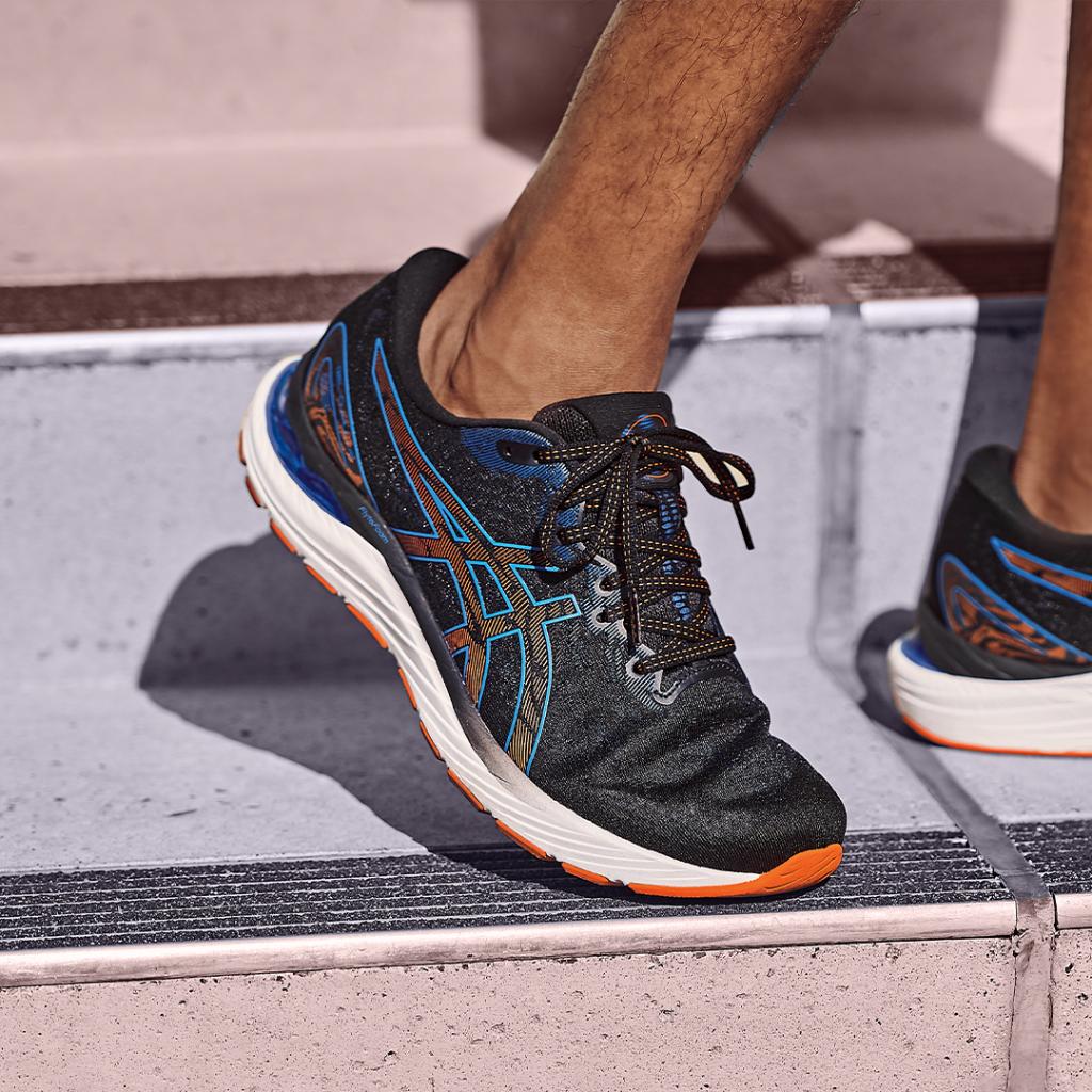 Running can help you shake up your day and start afresh. With superior underfoot cushioning and gender-specific design, #GELCUMULUS 23 offers supreme comfort so you can focus on moving for a clearer mind. 🛒 Shop now: asics.tv/3b9GPz4 #SoundMindSoundBody
