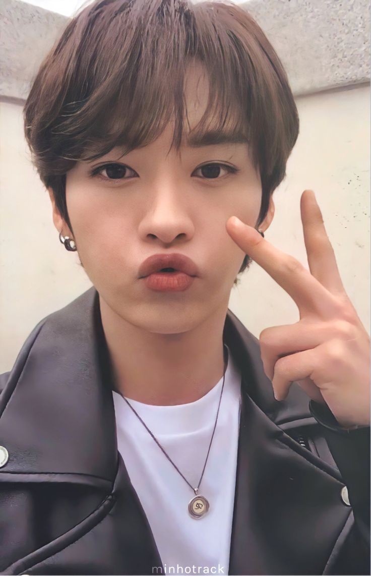 a thread of lee know noot noot because linoot is one of the reasons to live. @Stray_Kids