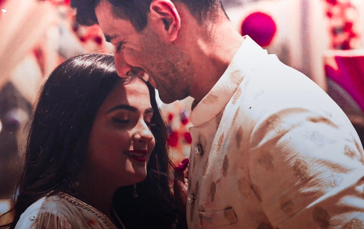 He knew love, should not be rushed, He made sure he takes the love-route only when he knows that he surely only wants anokhi in his life. It wasn& #39;t like some casual dating type for him. He made sure till the point that anokhi is the only one he loves.   #ShauryaAurAnokhiKiKahani