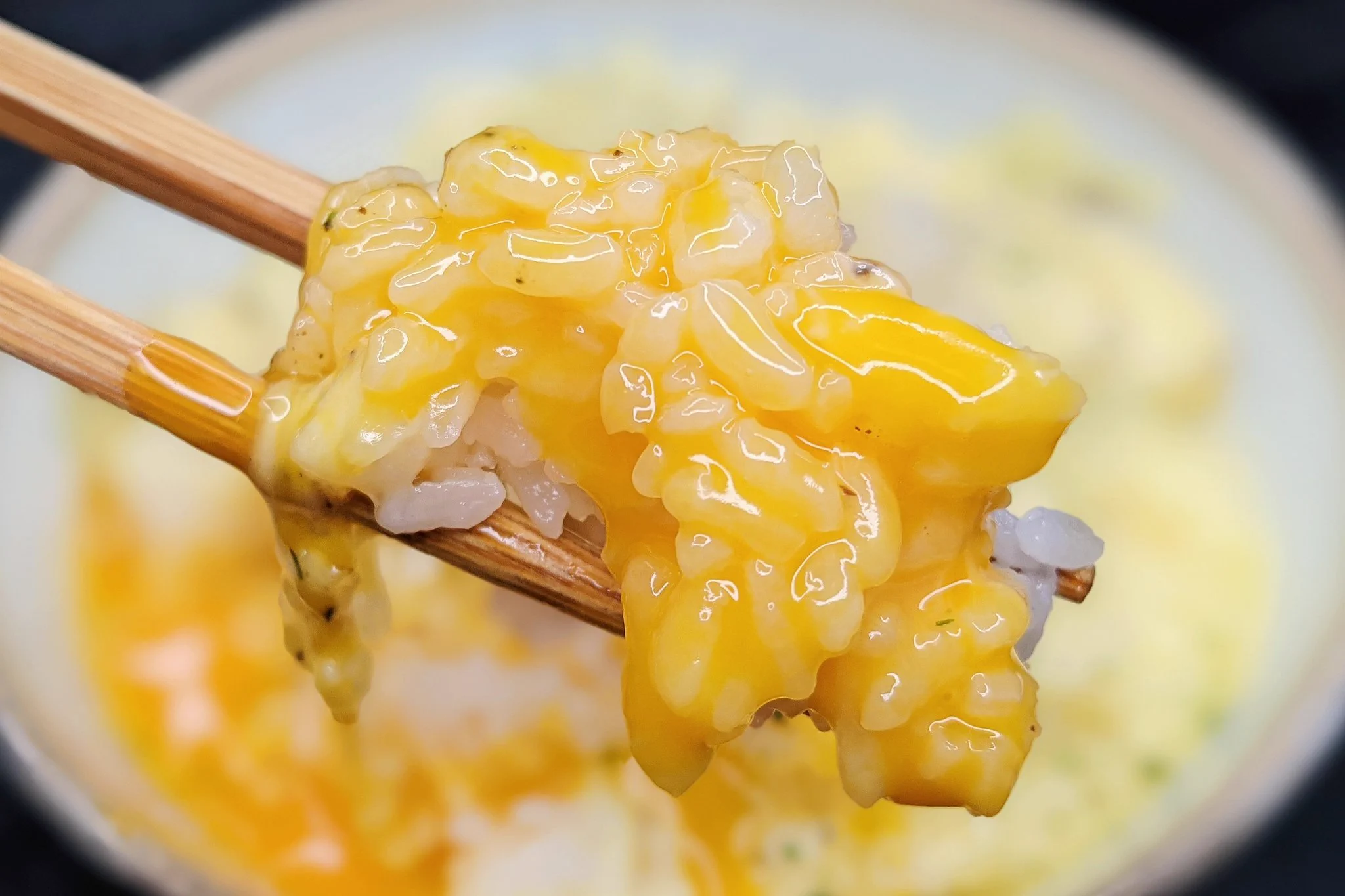 めちゃくちゃ美味しそう･･･！濃厚なチーズ&バターの風味がたまらないTKGレシピ！
