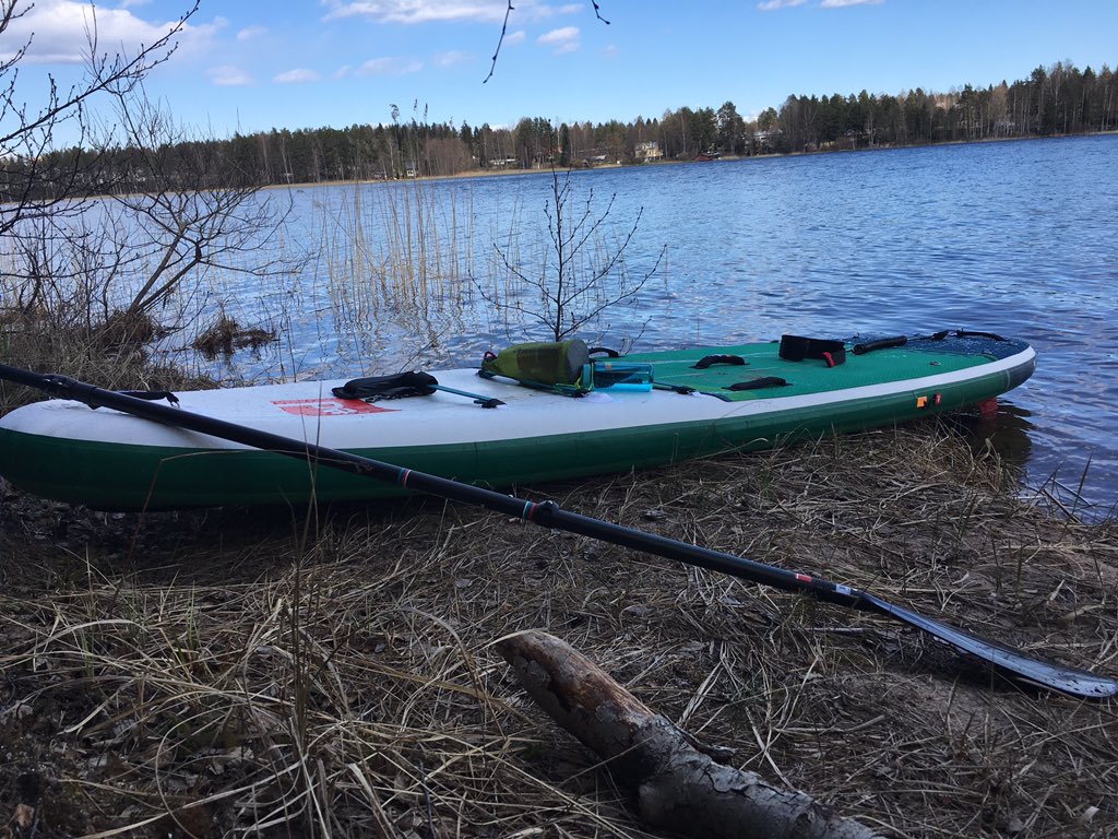 punssi's tweet photo. Suppailin itseni lähisaareen äitienpäiväkahville. Kahvit juotu, nyt voisi ottaa päikkärit kalliolla. #redpaddle #suppailu #saimaa https://t.co/vcObW207ab