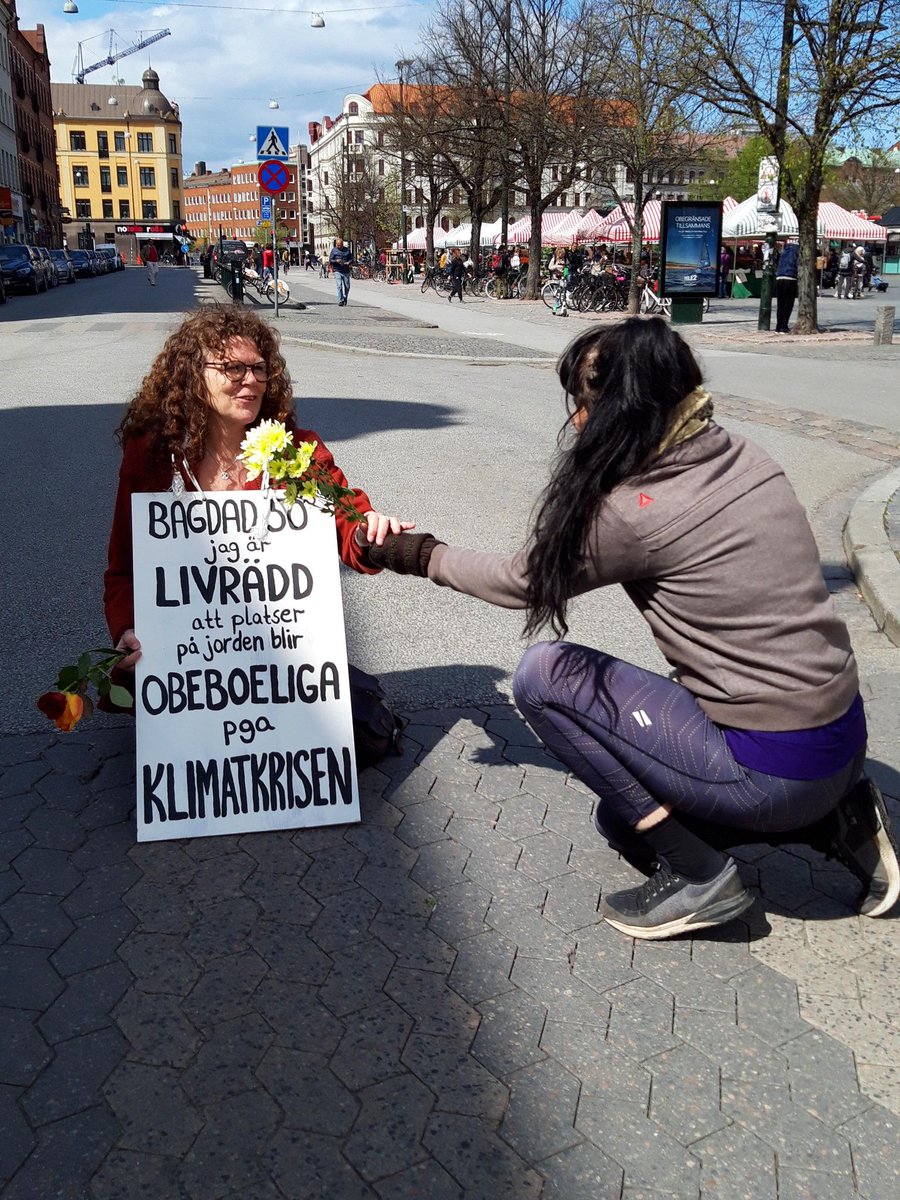"Baghdad +50C. I am terrified earth will be uninhabitable due to the #ClimateCrisis drought, heat, wildfires, water shortage, famine and conflict." - Helen, teacher, Malmö Möllan, Sweden. <a href="/ExtinctionR/">Extinction Rebellion Global</a> <a href="/xrskane/">Extinction Rebellion Skåne 💚🦋⌛️</a> 
#RebellionOfOne #svpol
bit.ly/3tsiryZ
