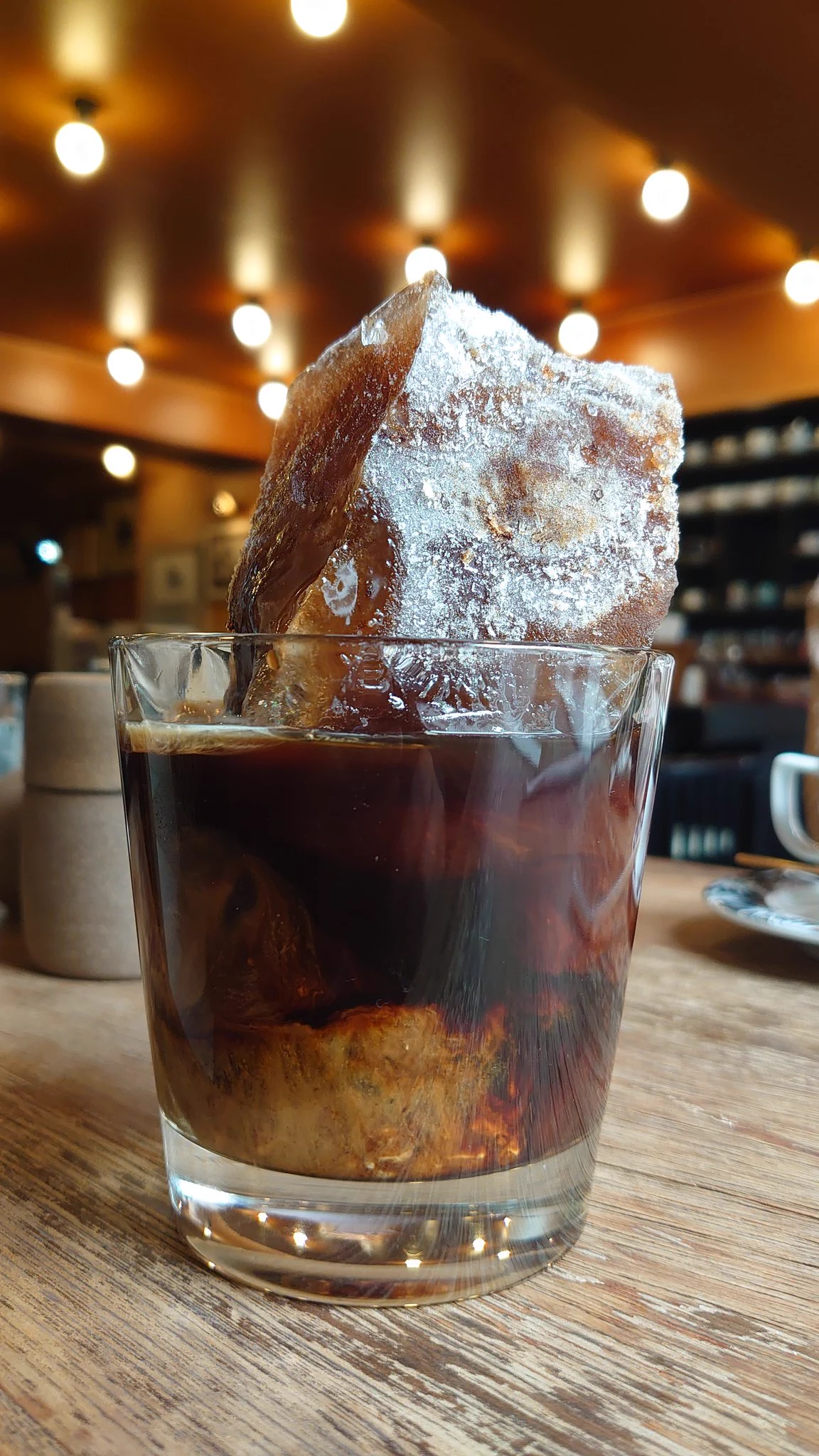 横浜・元町商店街にある『無』という喫茶店のアイスコーヒーがすごい！巨大な珈琲の氷が浸かった斬新なメニューに驚愕！！
