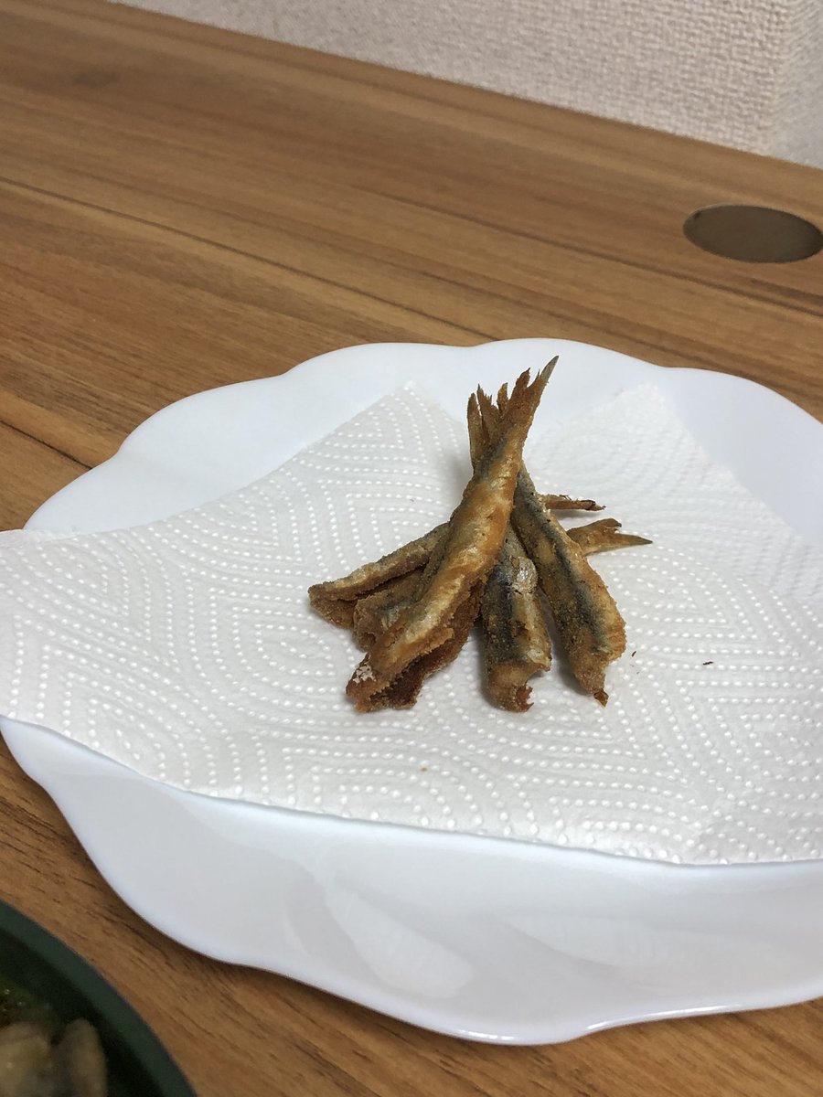 博士 D 本日の夕飯 釣ってきたコノシロの南蛮漬けと酢漬け 子イワシの唐揚げ 友達と釣った魚は美味い