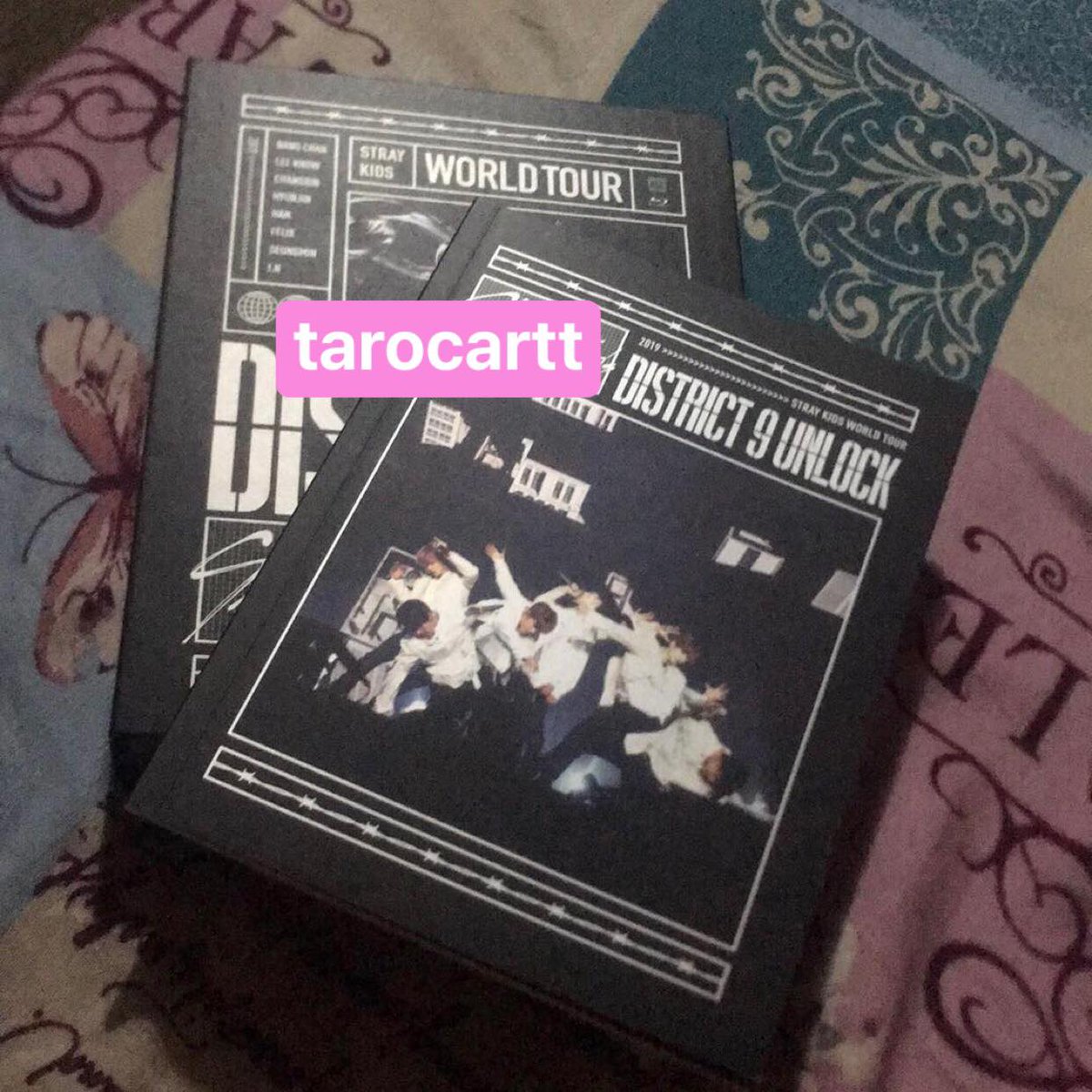 tarocartt's tweet photo. wts / lfb, ph

District 9 unlock world tour, P450 (bought this for at least 550)
- pb+cd
- onhand
- 9/10 condition
- it arrived kanina lang, minimal scratches and dents lang but they aren't very noticeable

+ freebies https://t.co/Q70mWr0Dze