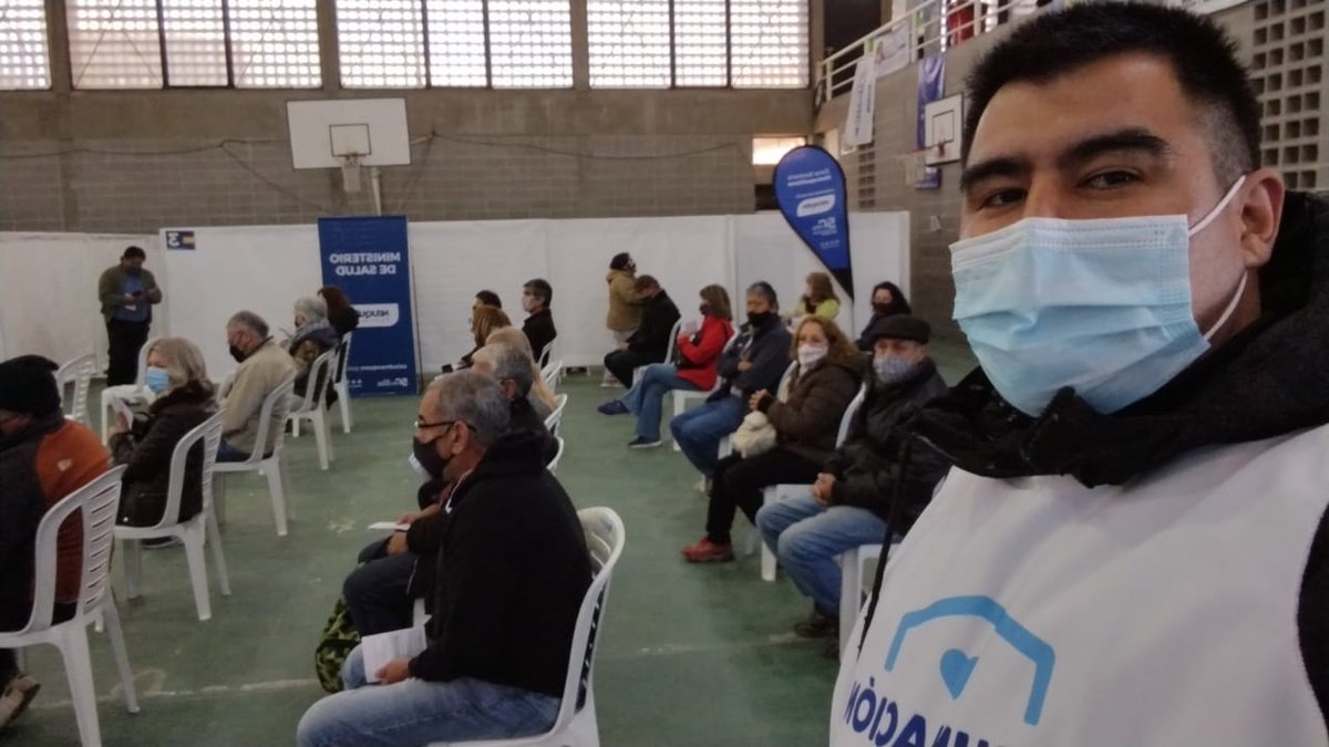 Geraneuquen's tweet photo. #BuenDomingo
Estamos acompañando desde equipo de @UpapriM en el #ProgramaDetectAR (gimnasio colegio San Martin y @rucache) y en el plan de vacunación más importante en la historia de #NeuquénProvincia (gimnasio Gigante del Este). #CodoACodo https://t.co/nlevP77Xmt