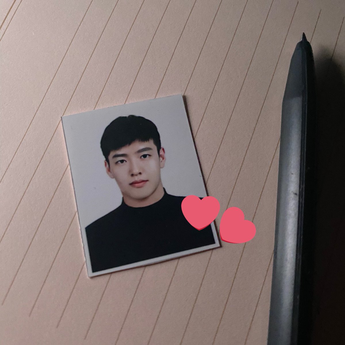 BlueOcean0221's tweet photo. #강하늘트친소 #강하늘_트친소
안녕하세요 늦은 트친소하는
강하늘팬강하늘따라쟁이강하늘주접쟁이
강하늘처돌이바다 입니다.
가끔 퀄리티는 족음 떨어지는 사진 찍고요..
(사진은 마음함에 있습니당❣️)
요로코롬 증사도 만들고 혼잣말 좀 많은 사람입니다🙈 
흔적 남겨주시면 바로 찾아가겠습니다🥰 https://t.co/TDyONheuCR