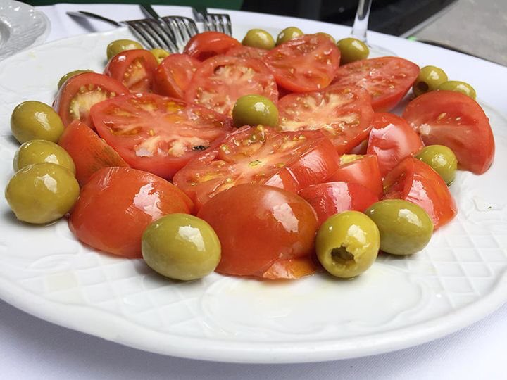 sukalde_bilbao's tweet photo. Ven a comer a Restaurante Sukalde en Bilbao. Ya podemos  dar la bienvenida al buen tiempo y a los nuevos horarios.
🍃
c/ Elcano 31 #Bilbao
Teléfono: 944 70 30 32
🍃 
#bilbao #sukalde #restaurantesbilbao #mejorchuleta #terraza  #laminasganadomayor https://t.co/X0f5PmhM6A