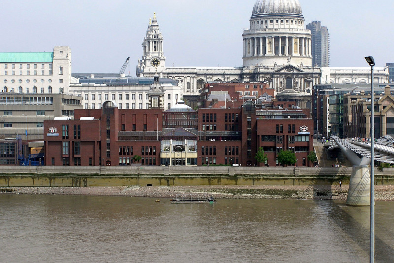 Its city centre location puts students at the heart of the capital with all its galleries, museums, and history; City of London School Boys is on the doorstep of the Tate Modern – and students can gaze at views of the Oxo Tower and London Eye. whichschooladvisor.com/uk/school-revi…