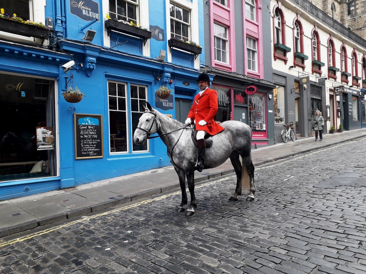 Keep moving, you're on a double yellow. #WestBow #VictoriaStreet #Edinburgh