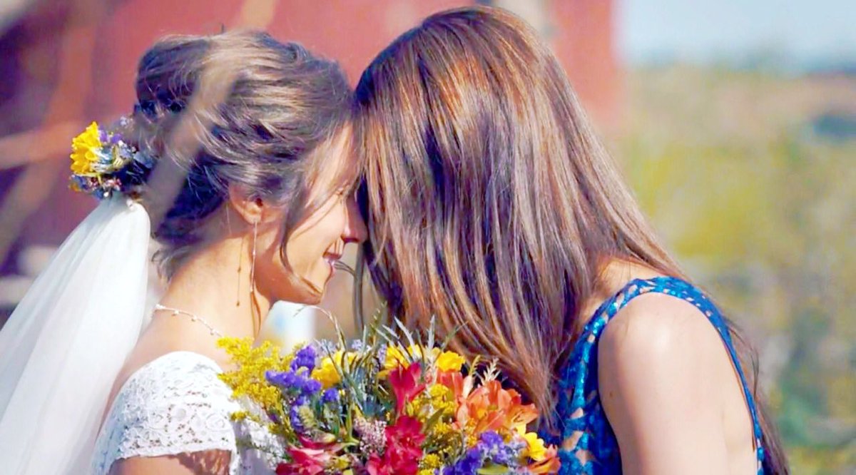 LaraDevlin's tweet photo. Bring them home! π#WynonnaEarp #BringWynonnaHome https://t.co/EOvR2sQZWD