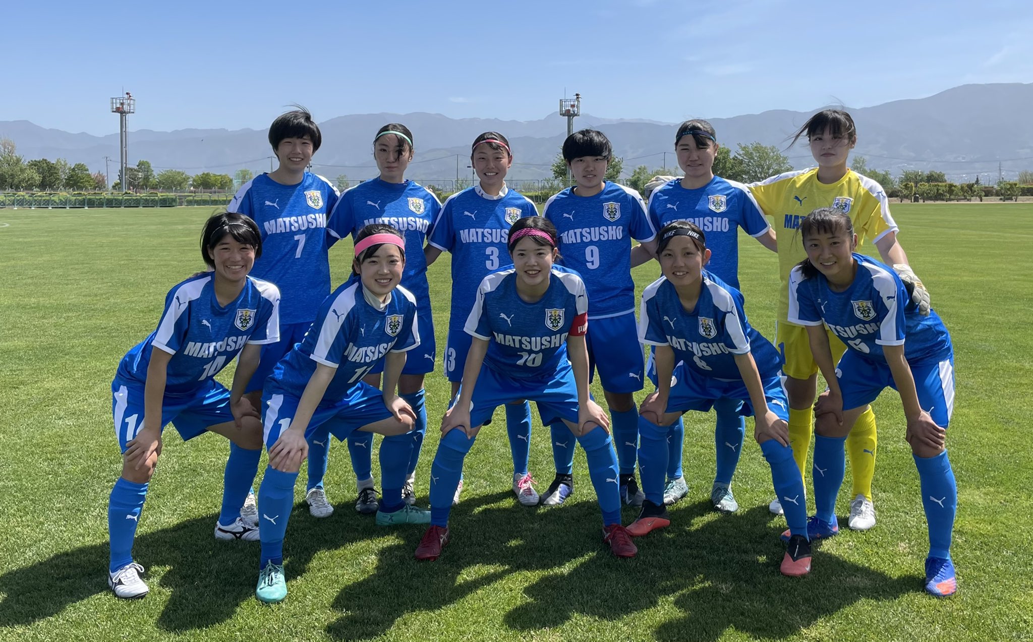 松商学園サッカー部 女子 公式 北信越リーグ1部 無観客試合 Mfcl 松商学園 Vs長野パルセイロシュヴェスター 前半1 1 後半1 0 合計2 1 得点者 ゆら くれは 風の強い日で風下は大変でしたが 北信越リーグ 2勝目となりました T Co 7pvyunk09q