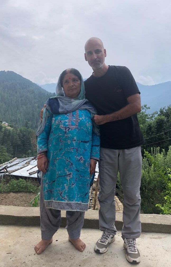 Along with Shakunthala aunty, mother of the bravest of the brave NAIB SUBEDAR CHUNI LAL 8 JAKLIASHOKA CHAKRA VIR CHAKRA SENA MEDAL  #motherhood   #mothers   #Mothersday2021   #KnowYourHeroes   #VeerYatra   #Bhaderwah