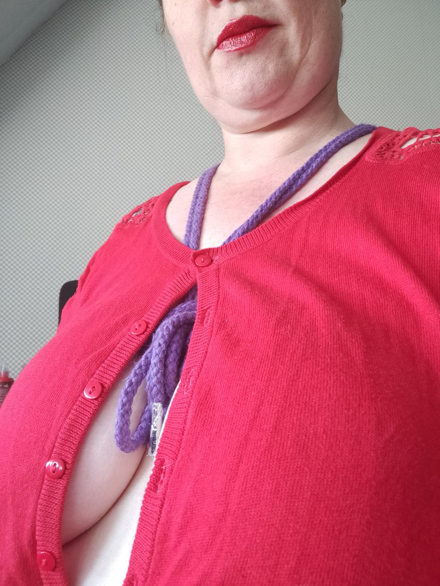 Fijne zondag!
#retweetme #tieten #tepels #hangtieten #uiers #groteuiers #hanguiers #spenen #bbw #lovemytits #hugetits #bigtits #naturalhangers #naturalbreasts #teats #udders #Gcup #bbwprinses #mydickandsuch