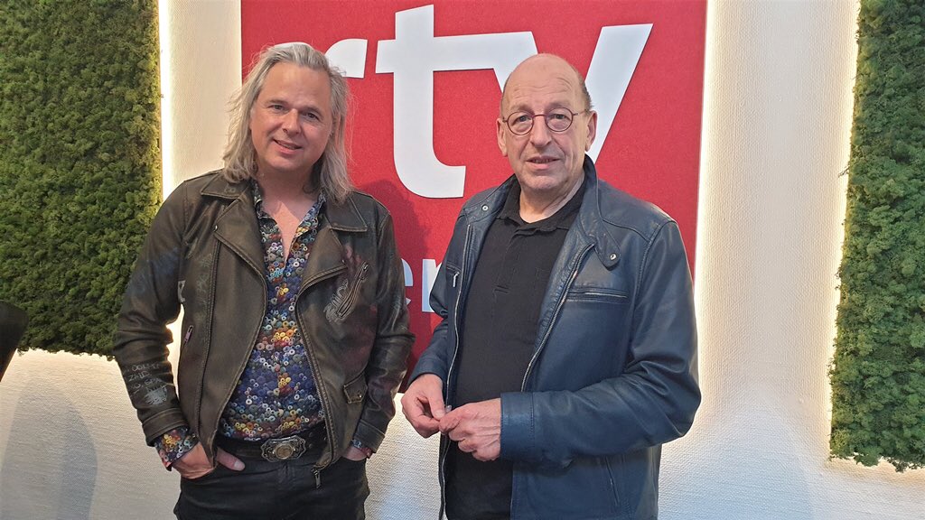 Erwin Nyhoff bij Radio Drenthe.