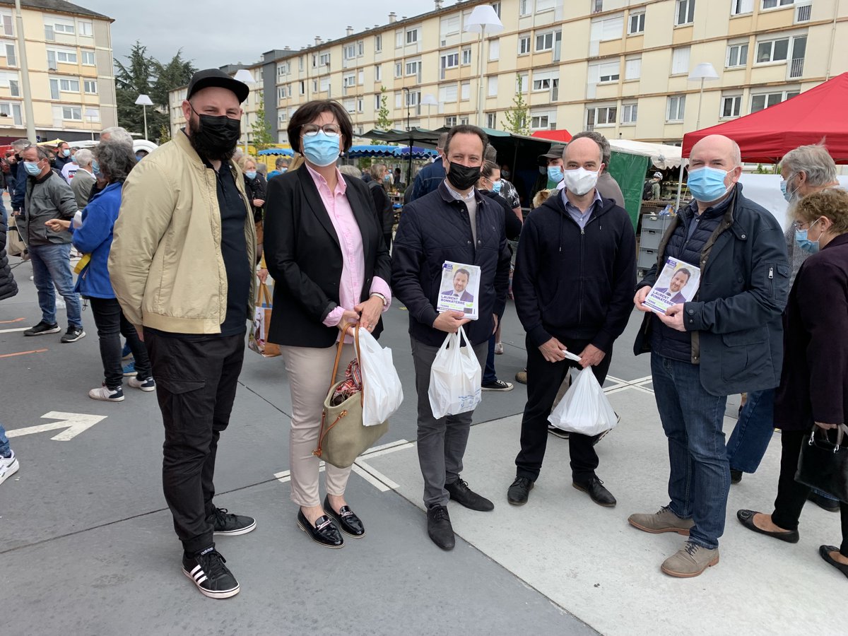 bouche_nicolas's tweet photo. Sur le marché de Courteille à Alençon, ce matin, avec Annie Burban et @antoyne1983 en compagnie de Éric Redinger et @LudovicAssier tous deux sur la liste de @BonnaterreL pour les élections régionales. https://t.co/CV81IBwSXx