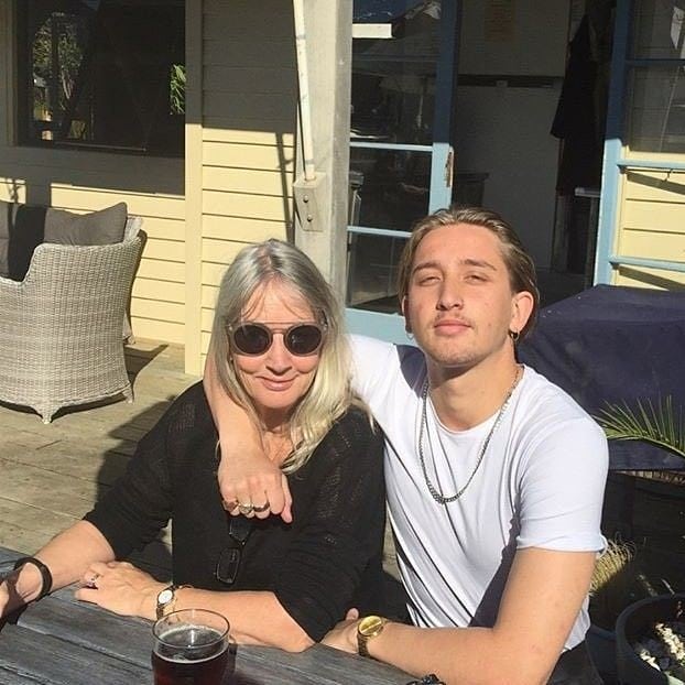 ChaseABR's tweet photo. Feliz dia das mães!!
Estamos enviando bons sentimentos de gratidão e amor para todas vocês. Espero que tenha aproveitado seu dia tão especial como merecem. 

Happy Mother's Day beautiful ladies! 🌸 https://t.co/Je8JaccO5n