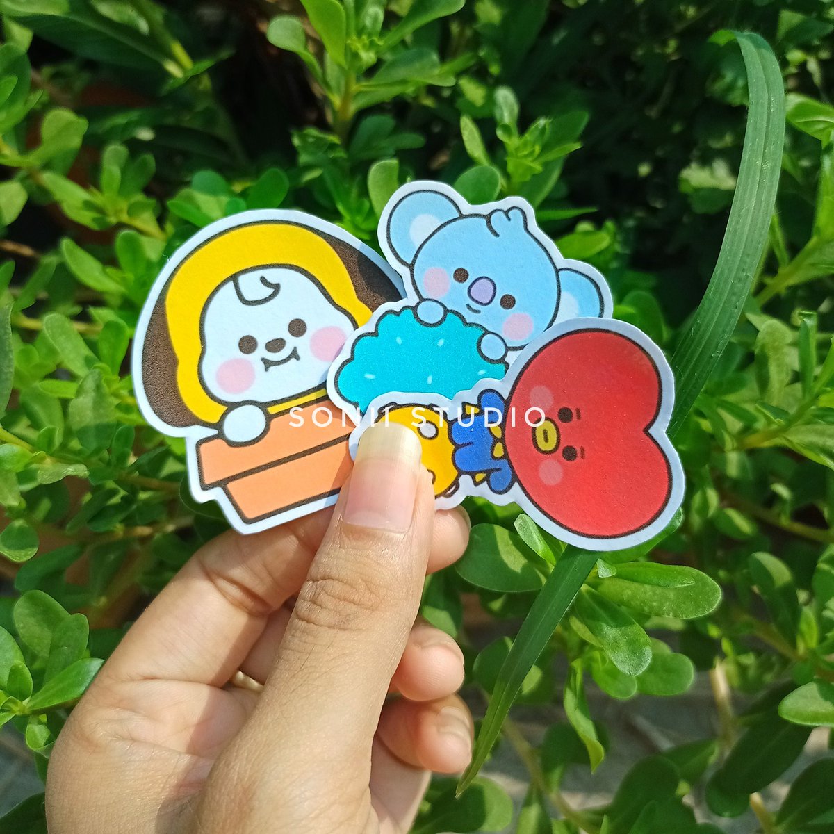 soniirkive's tweet photo. Decorate your phone, laptop and notebooks with this cute little handmade BT21 sticker. ๐๐ฆ
Stickers made with personal care and sprinkles of love will make your day little bit more happier.#BT21 #stickershop #laptopsticker #notebooksticker #smallbuisness #shopsmall https://t.co/mAfs90hFiy