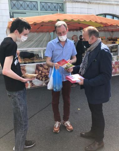 Bon accueil sur le marché Lorjou ce matin à #Blois avec <a href="/Gricourt13/">Gricourt</a>  <a href="/fred_orain/">Frédéric Orain 🌎</a> , Corinne Kibongui et Amine Mahraoui tous les 4 sur la liste de  <a href="/bonneau2021/">Plus fort, Ensemble ! avec François Bonneau 💪</a> pour les #regionales2021

Plus fort ensemble avec <a href="/fbonneau/">François Bonneau</a>
Pour une <a href="/RCValdeLoire/">Région Centre-Val de Loire</a> démocratique écologique et sociale.