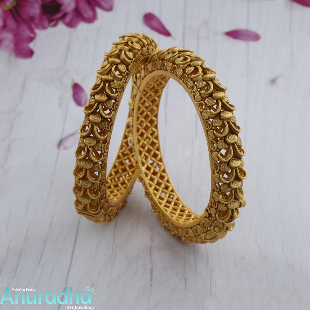 AnuradhaArts's tweet photo. 😍Looking for Wedding jewellery? Anuradha Art Jewellery is Herewith Exclusive Traditional Bangles Collection at the Lowest Price. To Buy This Product DM us OR Whatsapp Us On +918888893938
-
-
#bangles #traditionalbangles #designerbangles #fancybangles #anuradhaartjewellery https://t.co/aMhRYVDiFT