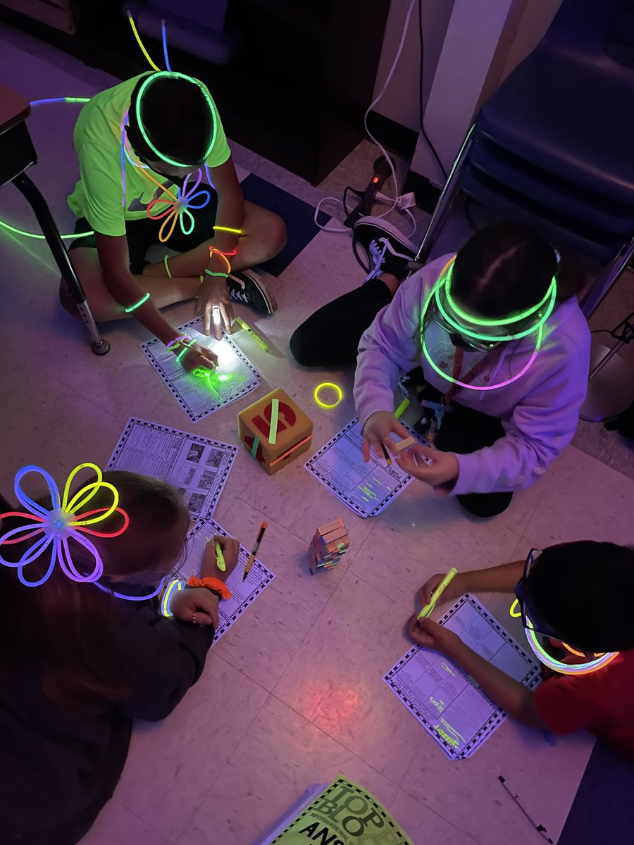 TXLoneStarTeach's tweet photo. @RedlandOaksES 5th graders GLOWED on Friday! Each teacher created a glow themed activity to review with students. ELAR was all about glow Jenga paired with a text structure lesson. I wish I could’ve shared their faces when they walked in! 👏🏼👏🏼👏🏼 https://t.co/P9P2M4wMI5